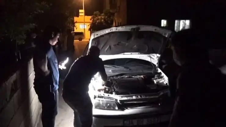 'Polisten kaçan otomobil elektrik direğine çarptı'