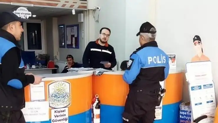 'Polisten şüpheli paket ve sahte para uyarısı'