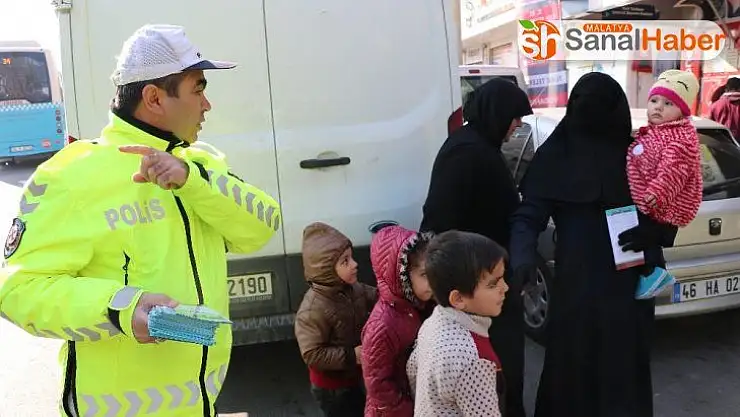 Polisten Suriyelilere trafik eğitimi