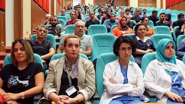 'Prof. Dr. Demirel: ´´Sepsis dünya üzerinde her beş ölümden birinin sebebidir´´'