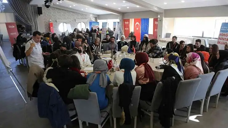 'Prof. Dr. Orhon öğrencilerle bir araya geldi'