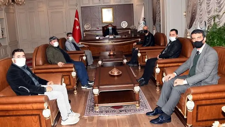 'Radyo yöneticileri Vali Çuhadar ile bir araya geldi'