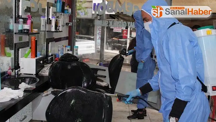 Randevu listeleri dolan berberler dezenfekte edildi, açılmayı bekliyor