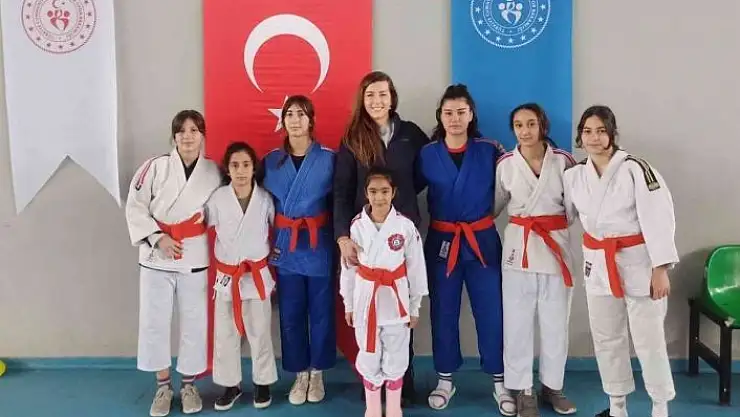 'Rekortmen sporcudan Judoculara ziyaret'
