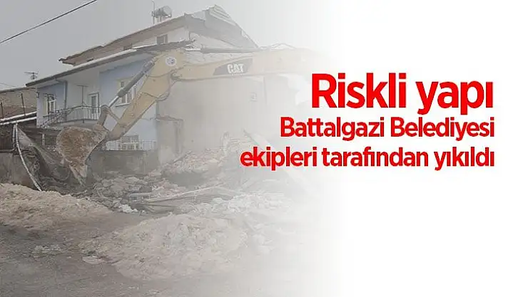 Riskli yapı Battalgazi Belediyesi ekipleri tarafından yıkıldı