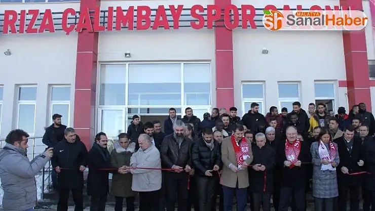 Rıza Çalımbay'ın ismi spor salonuna verildi