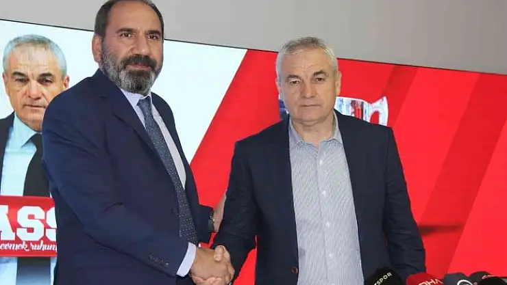 'Rıza Çalımbay resmi sözleşmeyi imzaladı'