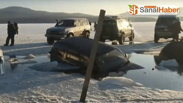 Rusya'da buz tabakası kırıldı, 45 araç suya battı