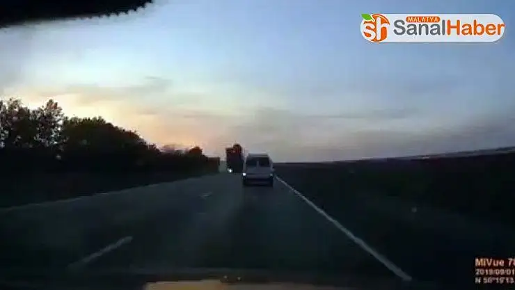 Rusya'da freni patlayan tır iki aracı ezdi: 1 ölü, 2 yaralı