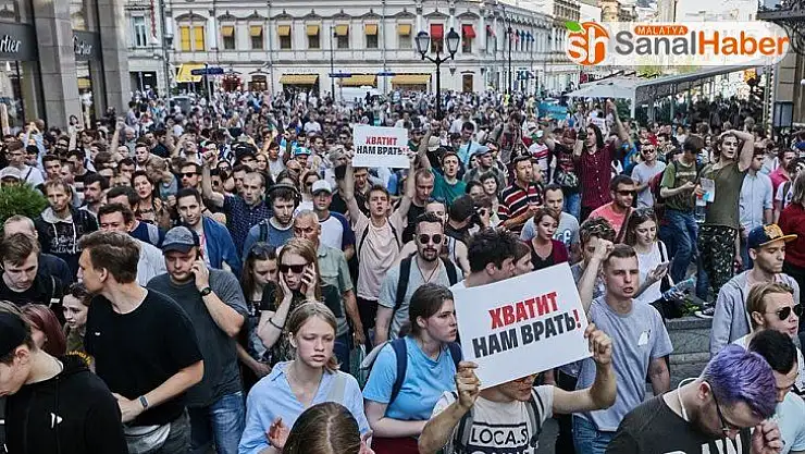 Rusya'daki gösterilerde binden fazla gözaltı