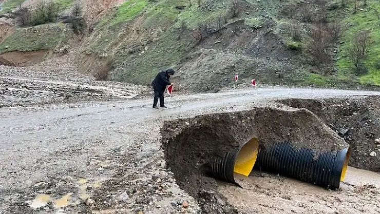 'Sağanak yağış nedeni ile tahrip olan yol ve menfezler onarılıyor'