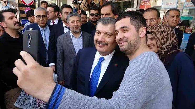 'Sağlık Bakanı Koca´ya Adıyaman´da yoğun ilgi'