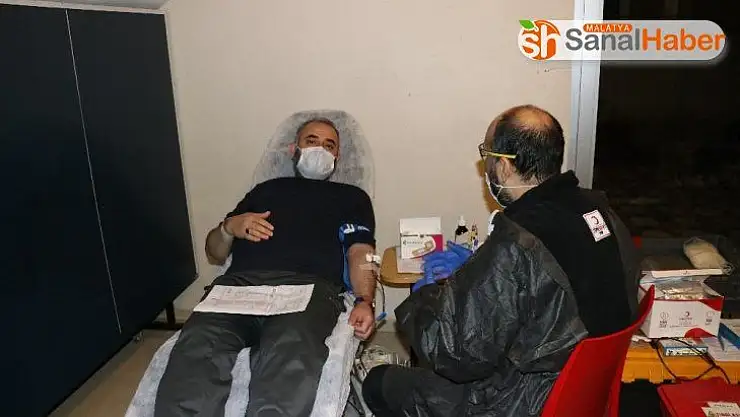 Sağlıkçılardan kan bağışı