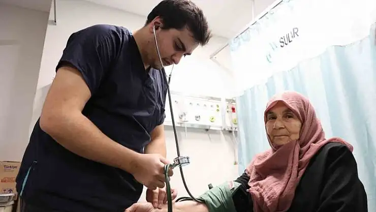 'Sağlık çalışanları yeni yıla görevlerinin başında girdi'