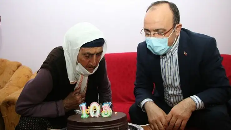 'Şahide nine 103 yaşına girdi, ilk defa doğum günü kutladı, ilk defa vali gördü'