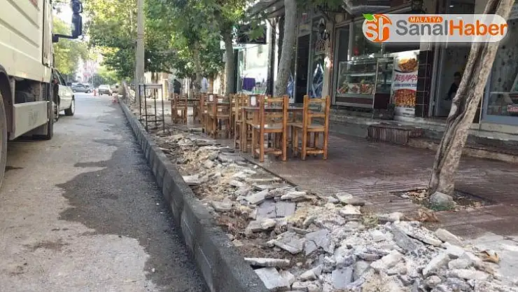 Sakarya Caddesi'nde kaldırım çalışması