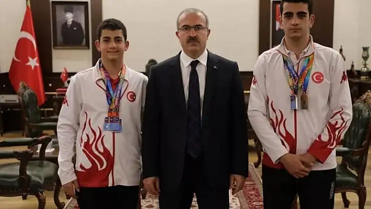 'Şampiyon sporcular Vali Toraman ile bir araya geldi'