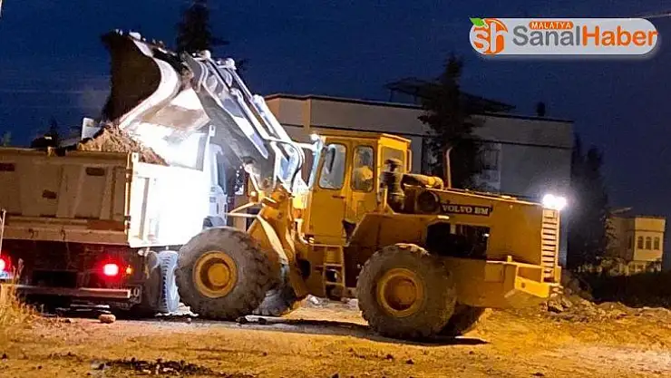 Samsat'ta depremin izleri siliniyor