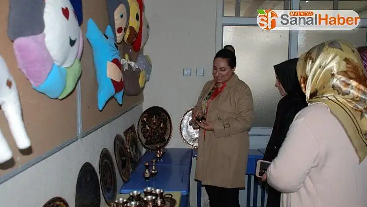 Samsat'ta kınalı eller bakıra şekil veriyor