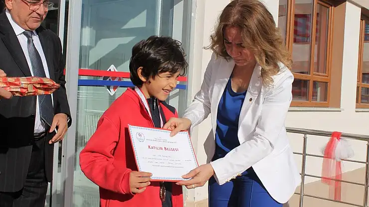 SATRANÇ BİRİNCİSİNE ÖDÜL