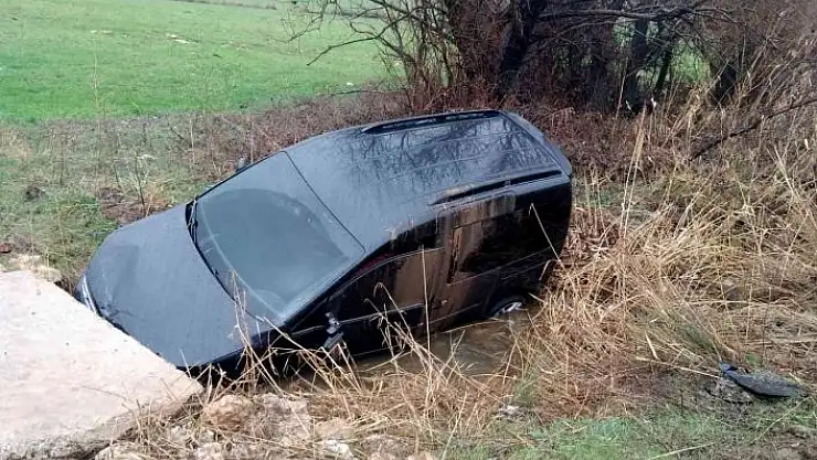 'Şarampole devrilen araç sürücüsü yaralandı'