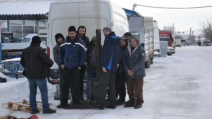 'Şarkışla´da emtia pazarı soğuk hava nedeniyle boş kaldı'