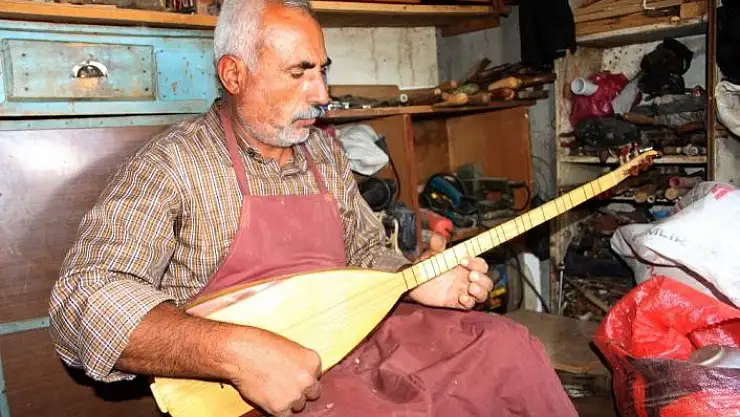 'Saz aşkıyla yanıp tutuşuyor'