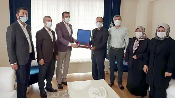 'Şehit Semih Özbey´in Annesi Sadiye Özbey´e Anneler günü özel ziyareti'