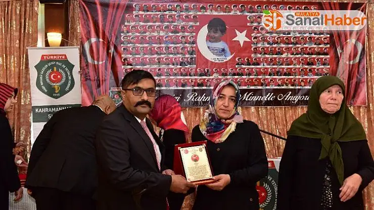 Şehit yakınlarına plaket