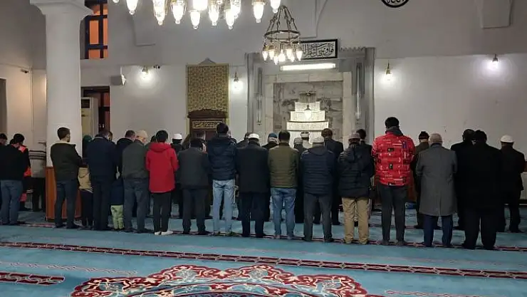 'Şehitler için sabah namazında buluşma programı düzenlendi'