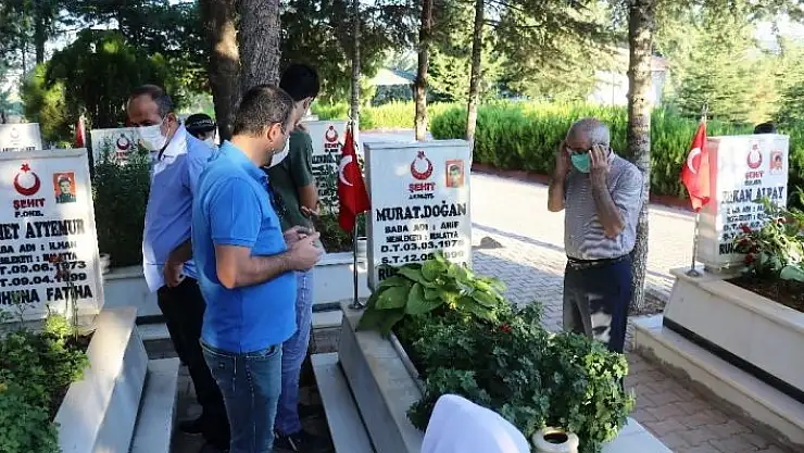 'Şehitlikte buruk bayramlaşma'