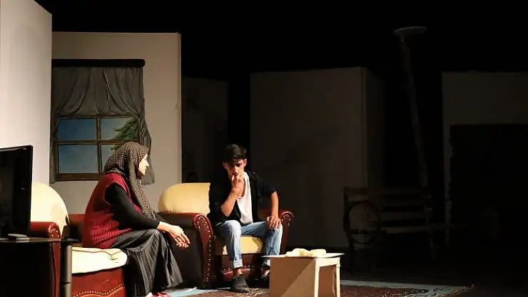 '`Sen Yoktun Sessiz Çığlık´ adlı tiyatro oyununa büyük ilgi'