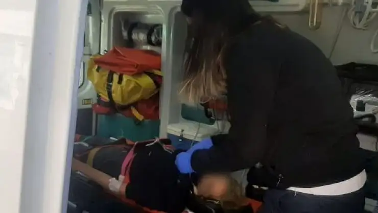 'Seyir halindeki motosiklet devrildi: 2 yaralı'