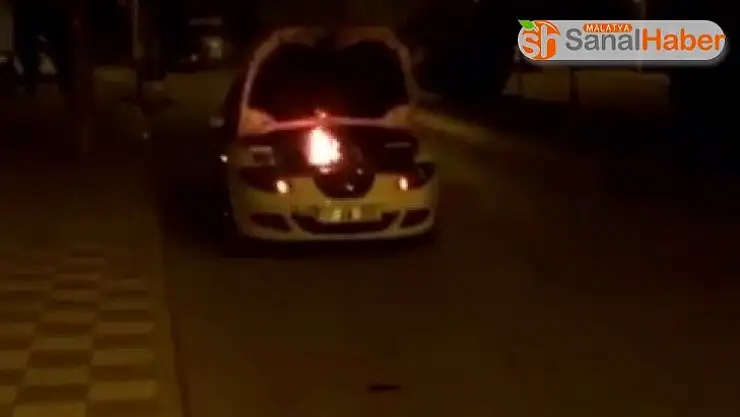 Seyir halindeki otomobil alev aldı