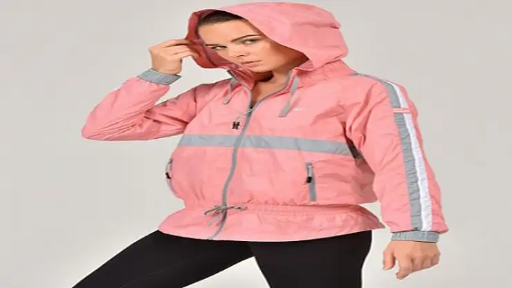 Sezonun Gözde Kadın Yağmurluk Modelleri