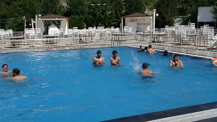 'Sıcak hava bunalttı, havuzlar doldu'