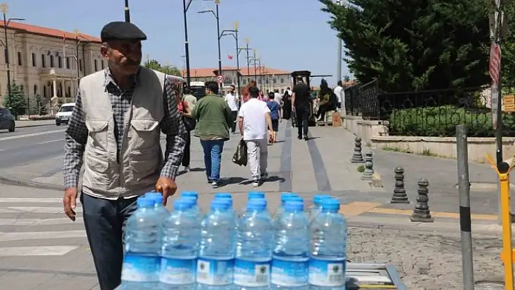 'Sıcak havalar en çok onların yüzünü güldürüyor'