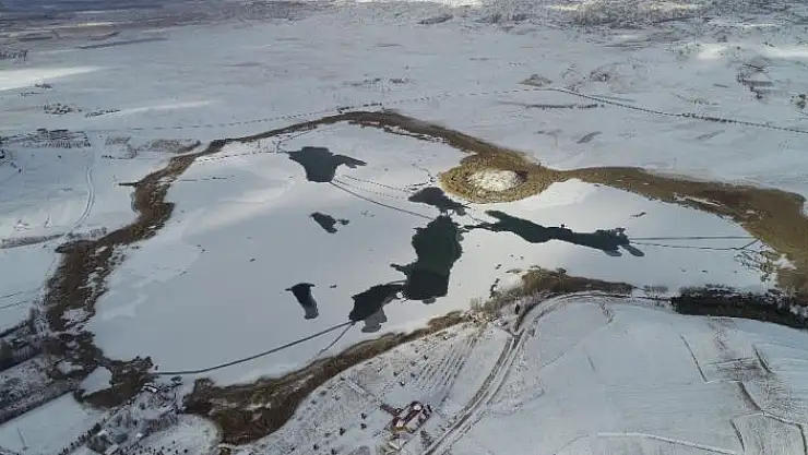 'Sıcaklık eksi 10´a düştü, Hafik gölü dondu'