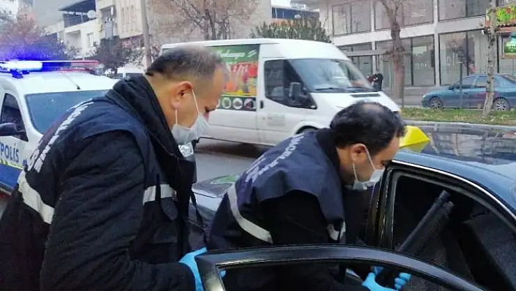 'Silahla oynarken kendini yaraladı'