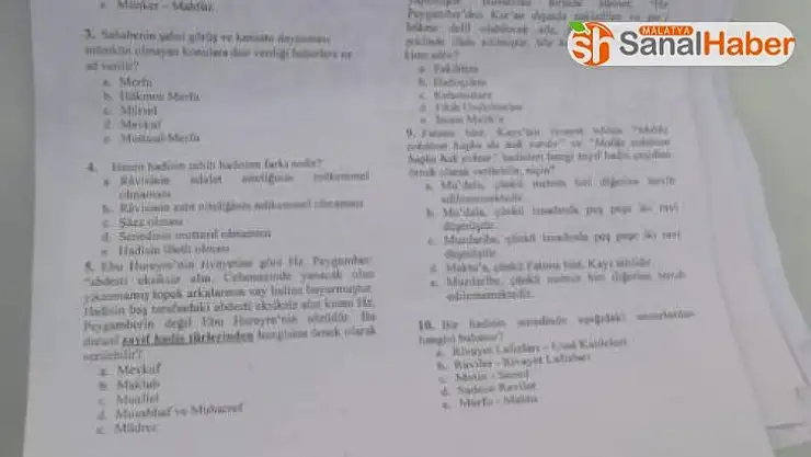 Malatya´da bir kavşakta bulunan Sınav kağıtları heyecanlandırdı