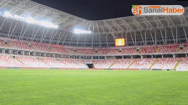 Sivas 4 Eylül Stadyumu İstiklal Marşı ile inledi!