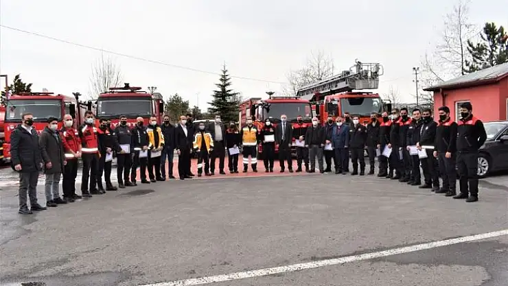 'Sivas Belediyesi, itfaiye erlerine ilk yardım sertifikası'