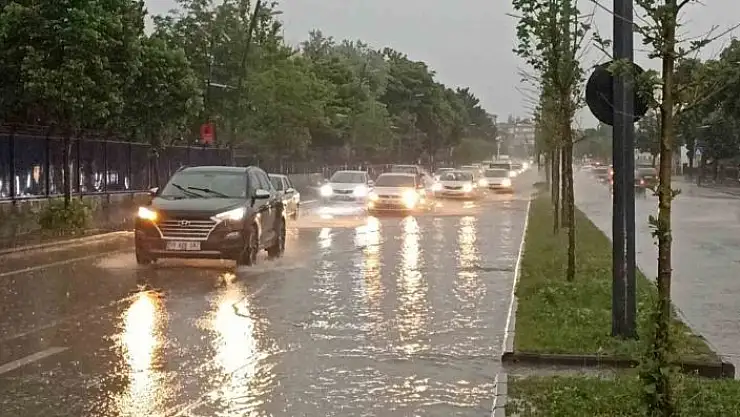 'Sivas´ta cadde ve sokaklar göle döndü'