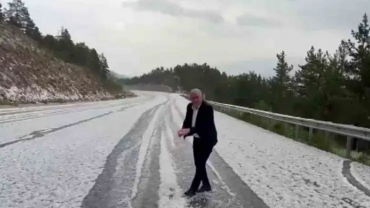 'Sivas´ta ceviz büyüklüğünde dolu yağdı'