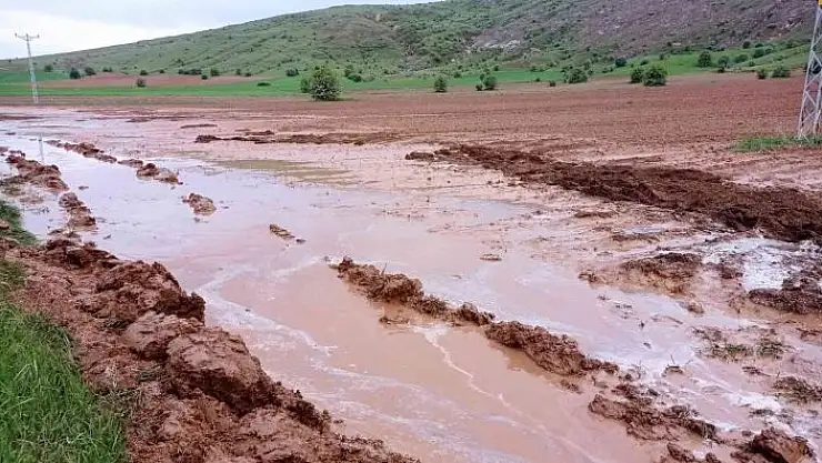 'Sivas´ta etkili olan dolu tarım arazilerine zarar verdi'