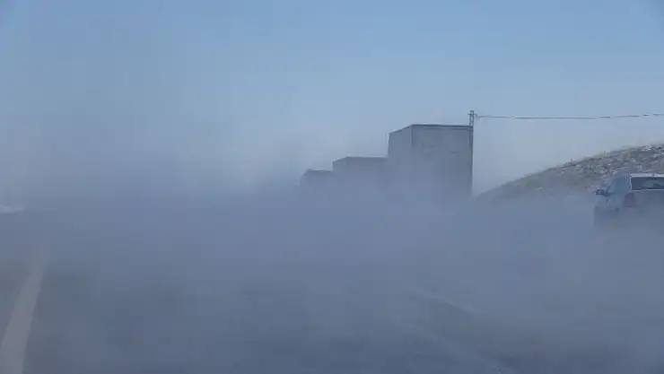 'Sivas´ta ilginç görüntü, buhar içerisinde kayboldu'