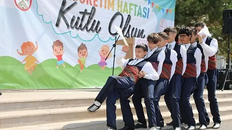 'Sivas´ta İlköğretim Haftası kutlandı'