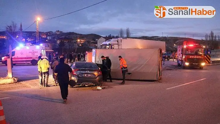 Sivas'ta kamyon otomobille çarpıştı: 6 yaralı
