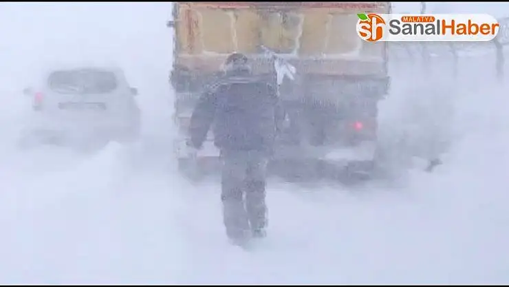 Sivas'ta kar kalınlığı 2 metreye ulaştı