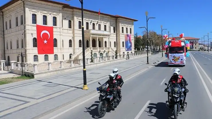 'Sivas´ta konvoylu 23 Nisan kutlaması'